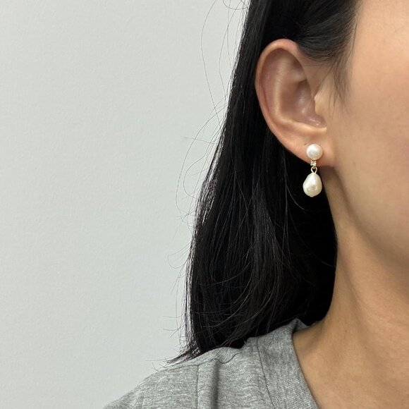 Women's Handmade Freshwater Cultured Baroque Pearl Dangling Drop White Earring - Picture 5 of 7